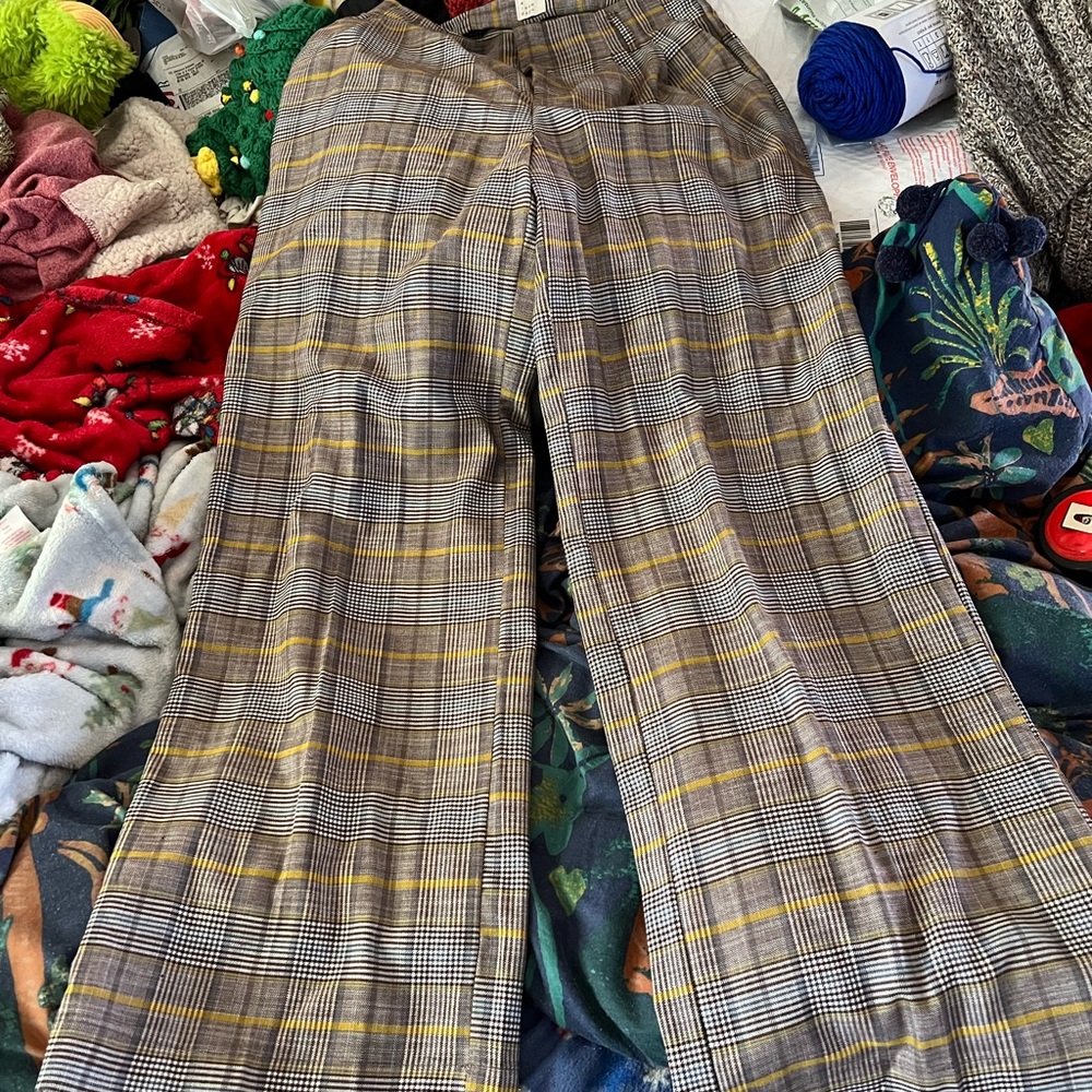 VEUC Women’s High-Rise Plaid Wide Leg Pants! Only worn once!